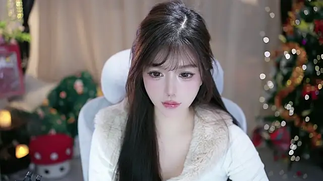 Snapshot of Fortune2Me chatting on 12/15/25, 06:06 Fortune2Me online show from 12/15/25, 06:06