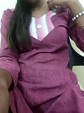 Snapshot of Alia-00 chatting on 09/24/25, 04:05 Alia-00 online show from 09/24/25, 04:05