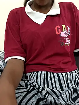 Snapshot of Alia-00 chatting on 10/04/25, 03:59 Alia-00 online show from 10/04/25, 03:59