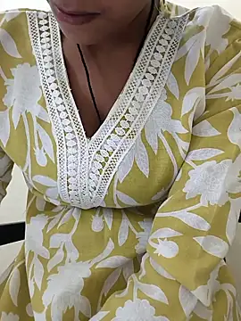 Snapshot of Alia-00 chatting on 11/01/25, 04:03 Alia-00 online show from 11/01/25, 04:03