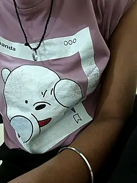 Snapshot of Alia-00 chatting on 11/02/25, 04:15 Alia-00 online show from 11/02/25, 04:15