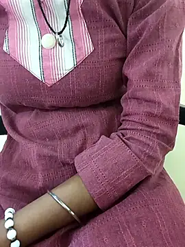 Snapshot of Alia-00 chatting on 11/04/25, 04:00 Alia-00 online show from 11/04/25, 04:00