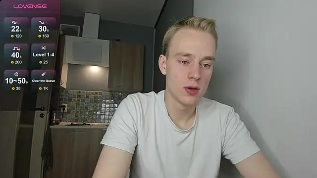 Snapshot of Kevin_Young_Cat chatting on 10/28/25, 03:58 Kevin Young Cat online show from 10/28/25, 03:58