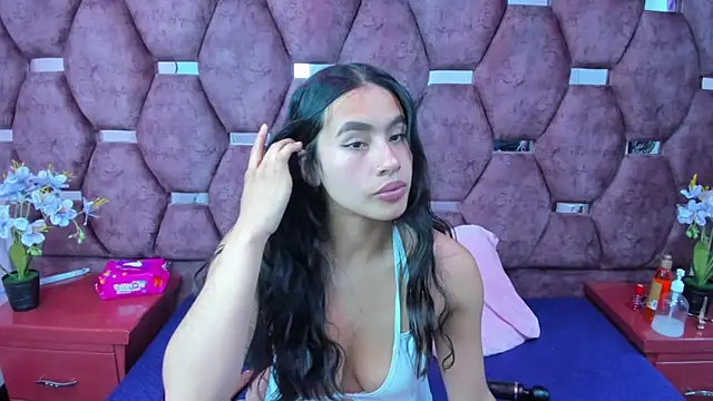 Miaa Davis  online show from 11/08/25, 03:18