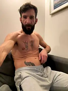 Snapshot of Michel_huge chatting on 10/25/25, 06:13 Michel huge online show from 10/25/25, 06:13