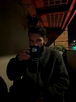 Snapshot of Michel_huge chatting on 10/26/25, 06:19 Michel huge online show from 10/26/25, 06:19