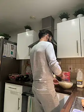 Snapshot of Michel_huge chatting on 10/27/25, 06:45 Michel huge online show from 10/27/25, 06:45