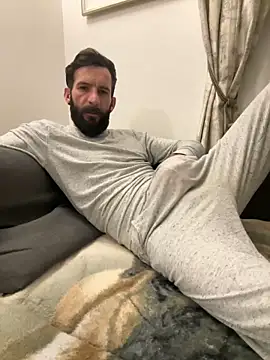 Snapshot of Michel_huge chatting on 10/29/25, 06:04 Michel huge online show from 10/29/25, 06:04