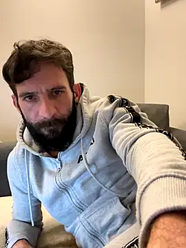 Snapshot of Michel_huge chatting on 10/29/25, 06:09 Michel huge online show from 10/29/25, 06:09