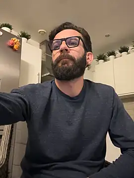 Snapshot of Michel_huge chatting on 11/04/25, 08:30 Michel huge online show from 11/04/25, 08:30