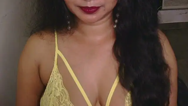 Snapshot of QUEEN_SAKHI- chatting on 10/31/25, 02:07 QUEEN SAKHI- online show from 10/31/25, 02:07