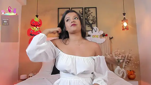 Camila Bustamante online show from 10/28/25, 04:42