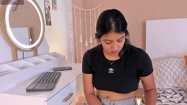 Camila Bustamante online show from 07/04/26, 04:13