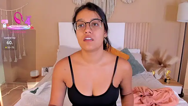 Camila Bustamante online show from 07/28/26, 07:39