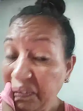 Snapshot of marinita13 chatting on 10/11/25, 02:15 marinita13 online show from 10/11/25, 02:15