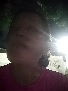 Snapshot of marinita13 chatting on 11/09/25, 01:48 marinita13 online show from 11/09/25, 01:48