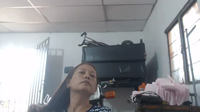 Snapshot of marinita13 chatting on 11/14/25, 05:11 marinita13 online show from 11/14/25, 05:11