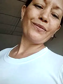 Snapshot of marinita13 chatting on 11/16/25, 04:45 marinita13 online show from 11/16/25, 04:45