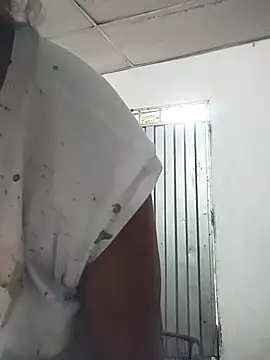 Snapshot of marinita13 chatting on 11/25/25, 01:33 marinita13 online show from 11/25/25, 01:33