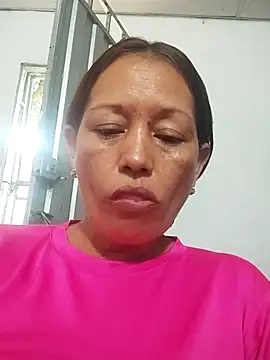 Snapshot of marinita13 chatting on 11/27/25, 08:44 marinita13 online show from 11/27/25, 08:44