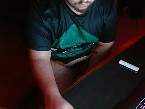 Snapshot of Luacsboy22 chatting on 11/06/25, 11:37 Luacsboy22 online show from 11/06/25, 11:37