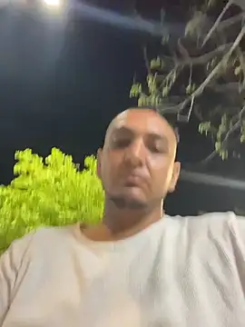 Snapshot of Alejand276765 chatting on 10/13/25, 12:10 Alejand276765 online show from 10/13/25, 12:10