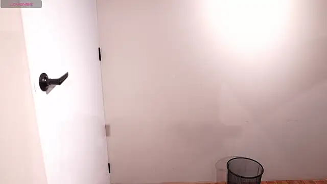 Snapshot of Ariaa_Isabell chatting on 10/28/25, 06:10 Ariaa Isabell online show from 10/28/25, 06:10