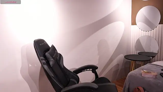 Snapshot of Ariaa_Isabell chatting on 10/31/25, 06:53 Ariaa Isabell online show from 10/31/25, 06:53