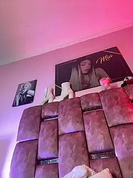 Snapshot of LADY-HOT-SEXY- chatting on 11/22/25, 11:09 LADY-HOT-SEXY- online show from 11/22/25, 11:09