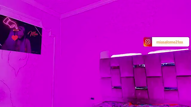 Snapshot of LADY-HOT-SEXY- chatting on 12/18/25, 08:48 LADY-HOT-SEXY- online show from 12/18/25, 08:48