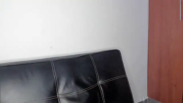 Snapshot of Pier_Simons chatting on 12/20/25, 06:53 Pier Simons online show from 12/20/25, 06:53