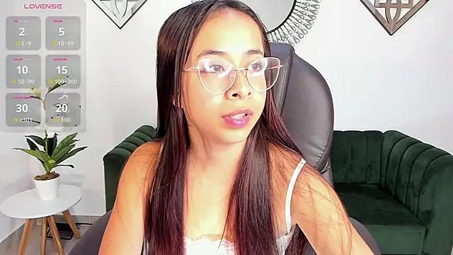 Snapshot of July_Adams chatting on 03/09/26, 04:49 July Adams online show from 03/09/26, 04:49