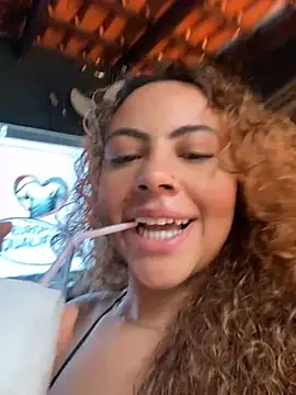 Chloe Leaozinho online show from 10/11/25, 06:17