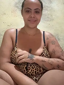 Chloe Leaozinho online show from 04/06/26, 11:22