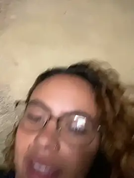Chloe Leaozinho online show from 05/12/26, 11:46