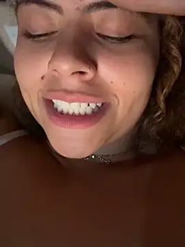 Chloe Leaozinho online show from 05/16/26, 12:29
