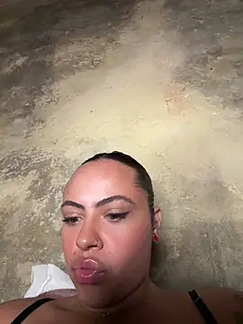Chloe Leaozinho online show from 05/22/26, 01:46