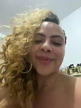 Chloe Leaozinho online show from 07/14/26, 02:05