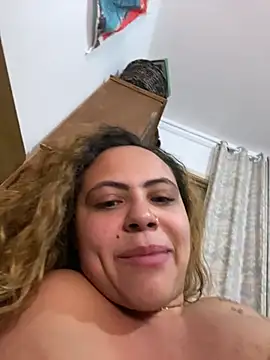 Chloe Leaozinho online show from 07/15/26, 01:44