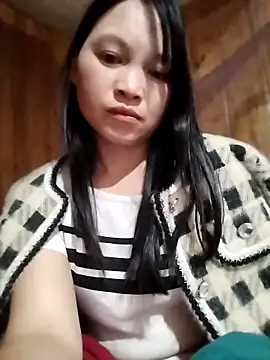 Snapshot of Tiyir597 chatting on 12/17/25, 03:29 Tiyir597 online show from 12/17/25, 03:29
