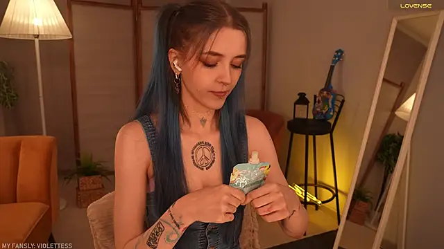 violetesa online show from 10/22/25, 12:05