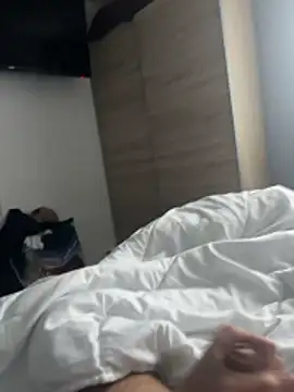 julienmax06 online show from 12/15/25, 08:07