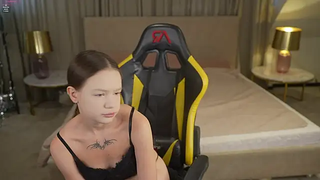 Claire Dreams online show from 10/04/25, 06:44