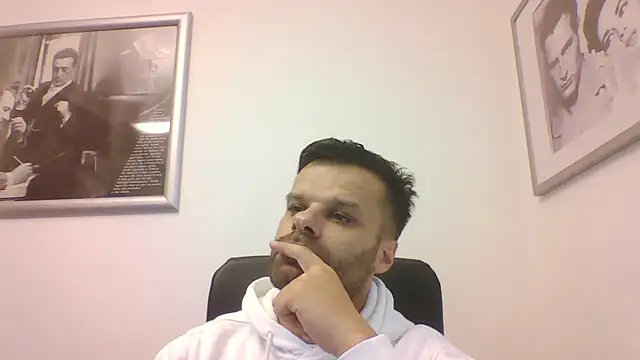 Snapshot of FROCETTO93 chatting on 10/17/25, 06:38 FROCETTO93 online show from 10/17/25, 06:38