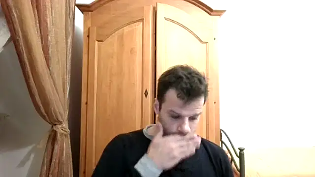 Snapshot of FROCETTO93 chatting on 11/17/25, 10:21 FROCETTO93 online show from 11/17/25, 10:21