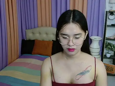 Snapshot of SeductiveAppleTS chatting on 12/16/25, 05:45 SeductiveAppleTS online show from 12/16/25, 05:45