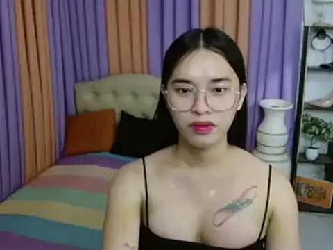 Snapshot of SeductiveAppleTS chatting on 12/19/25, 05:36 SeductiveAppleTS online show from 12/19/25, 05:36