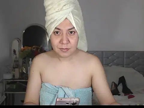 stellahugeX online show from 10/18/25, 07:42