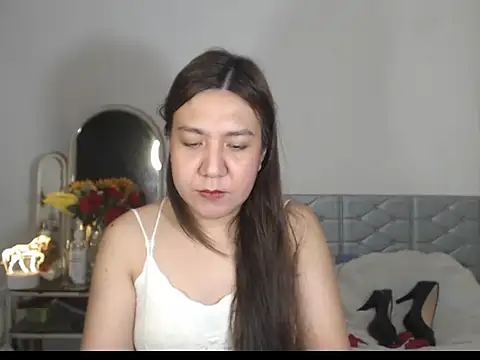 Snapshot of stellahugeX chatting on 11/05/25, 05:07 stellahugeX online show from 11/05/25, 05:07