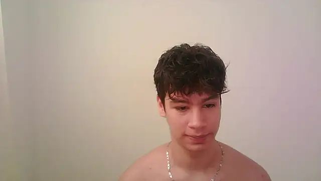 Snapshot of zeus_181 chatting on 11/17/25, 12:33 zeus 181 online show from 11/17/25, 12:33